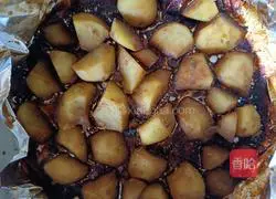 This way you can bake potatoes without adding a little oil, which is super healthy! Illustration of how to do it 7