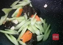 Illustration of how to make celery and lily 7