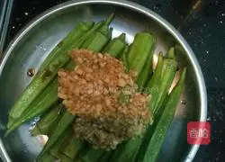 Garlic Okra Recipe Illustration 3