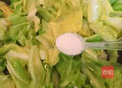 Illustration of how to make wolfberry cabbage 7