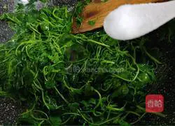 Illustration of how to stir-fry grass heads 8