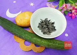Illustration of how to make fried fungus with potatoes and cucumbers 1