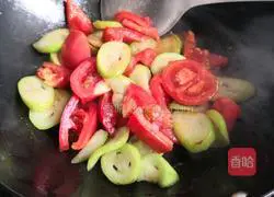 Illustration of how to make tomato-fried loofah 4