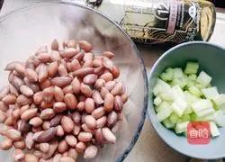 Illustration of how to make cold peanuts 3