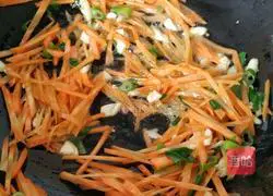 Illustration of how to make garlic moss 2