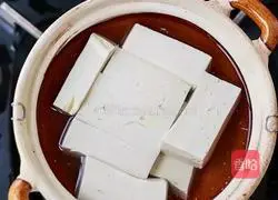 Illustration of how to make dipping tofu in sauce 2