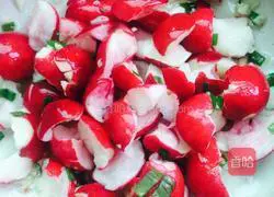 Illustration of how to make cold cherry radish 5