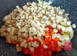 Illustration of how to stir-fry diced edamame beans 7