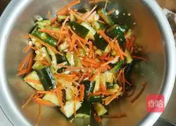 Illustration of how to make cold cucumbers 7