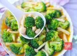 Illustration of how to stir-fry broccoli and mushrooms 13