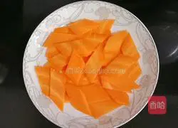 Illustration of how to make stir-fried yuba and carrots 3