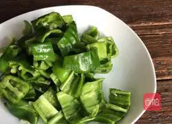Illustration of how to make green pepper and cucumber 2