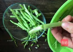 Illustration of how to make stir-fried water spinach stems with garlic 1