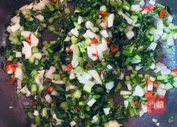 Illustration of how to make stir-fried radish sprouts 9