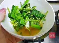 Illustration of how to make scrambled eggs with luffa 6