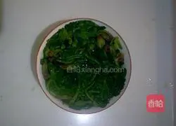 Illustration of how to make spinach mixed with spicy oil 3