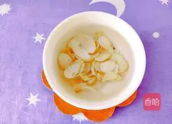 西Illustration of how to make fried lilies with celery 2