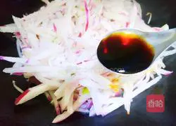 Illustration of how to make stir-fried shredded radish 9