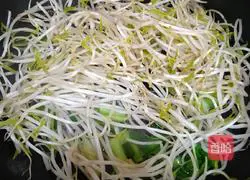 Illustration of how to make stir-fried soybean sprouts 3