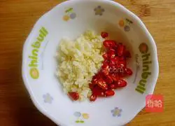 Illustration of how to make cold cucumbers in coir raincoats 5