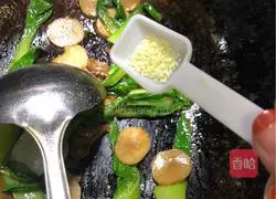 Illustration of how to stir-fry mushrooms with vegetables 15