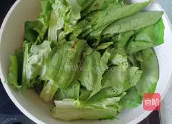 Illustration of how to make stir-fried lettuce 7