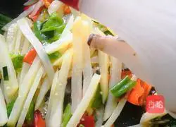 Illustration of how to make spicy potato sticks 9