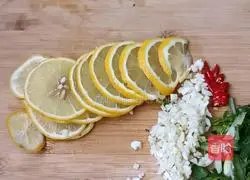 Lemon Shredded Chicken Recipe Illustration 3