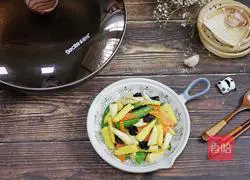 Illustration of how to stir-fry seasonal vegetables with corn shoots 10