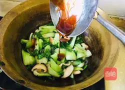 Illustration of how to stir-fry rapeseed with mushrooms 9