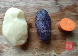 Illustration of how to make stir-fried two-color potato shreds 2