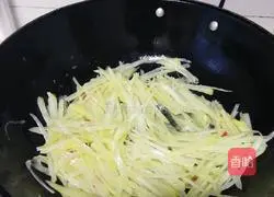 Saute Illustration of how to make potato shreds 4