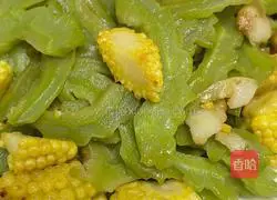Illustration of how to stir-fry bitter melon with corn shoots 11