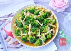 Illustration of how to stir-fry broccoli and mushrooms 12