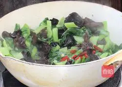 Illustration of how to make fried cabbage with fungus 8