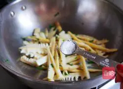 Illustration of how to make spring bamboo shoots in sauce 7