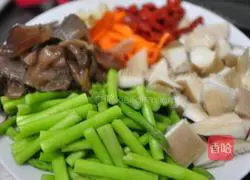 How to stir-fry Pleurotus eryngii with seasonal vegetables and asparagus Illustration 1