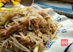 Illustration of Stir-fried Pork with Celery and Bean Sprouts 8