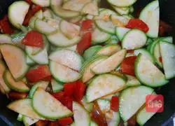 Illustration of how to make zucchini in tomato sauce 5