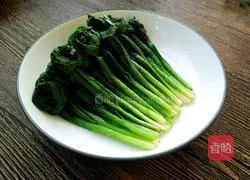 Cold salad Illustration of how to make leek knots 3