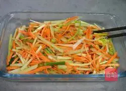 Illustration of how to make tofu skin vegetable rolls 4