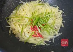 Illustration of making spicy and sour shredded potato bento 5