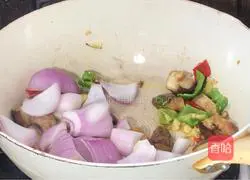 Illustration of how to make stir-fried cabbage with mixed vegetables 6