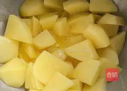Illustration of how to make fried potato cubes 3