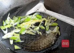 Illustration of how to make stir-fried lotus root 3