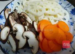 Lotus pond lotus root Illustration of how to make stir-fry 2