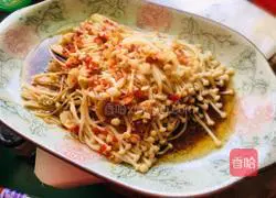 Illustration of how to steam enoki mushrooms with garlic chili sauce 10