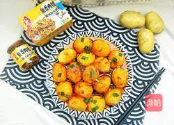 The gorgeous transformation of small potatoes.Illustration of how to make fish-flavored small potatoes 13