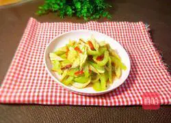 Illustration of how to stir-fry celery and bean curd 1