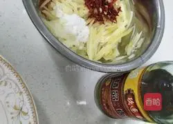 Illustration of how to make cold potato shreds 11